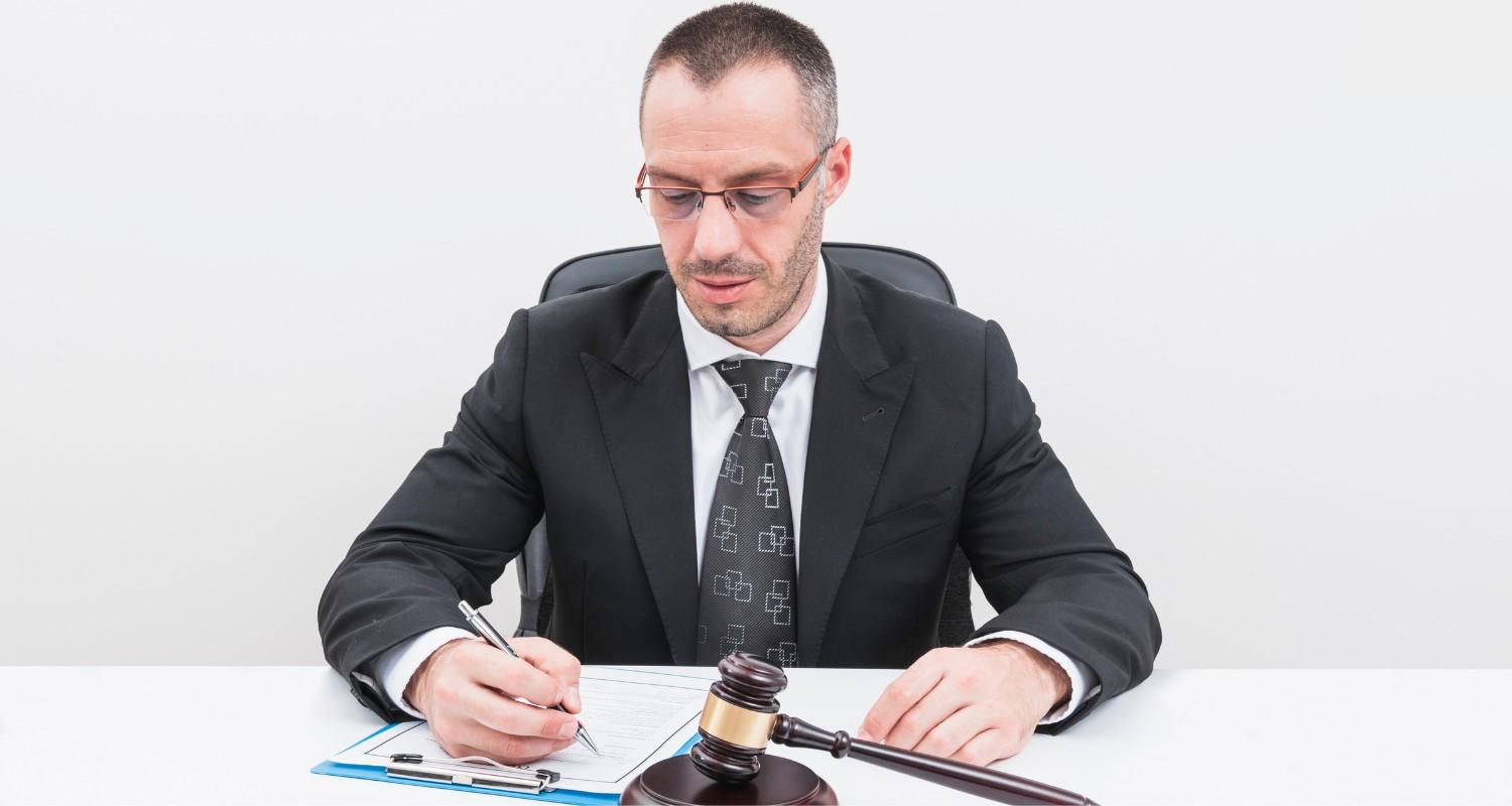 Kdaj mora s.p. postati zavezanec za DDV?