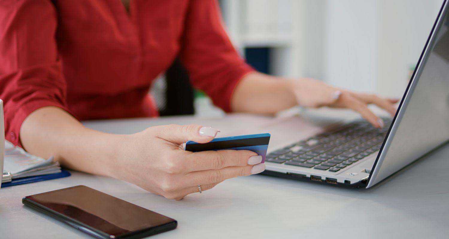 Plačila prek PayPal, Stripe in Revolut Business: kaj mora vedeti s.p.?
